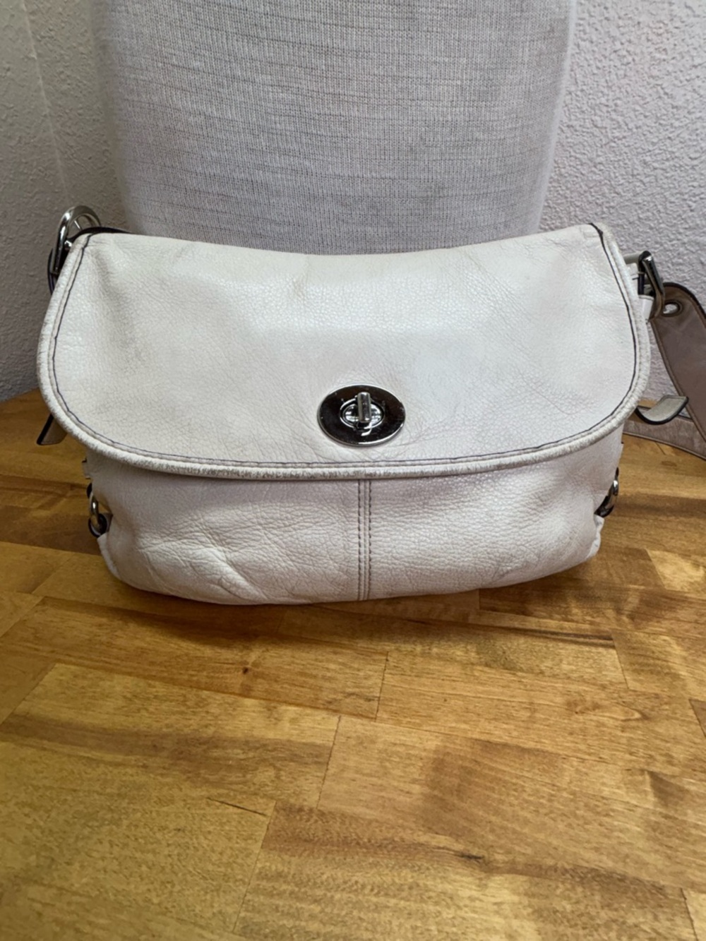 Coach Legacy Courtenay Hobo 23987 White Pebbled Leather Turnlock Bag